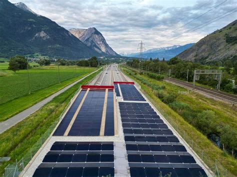 La Confédération prévoit plus de panneaux solaires en Valais.